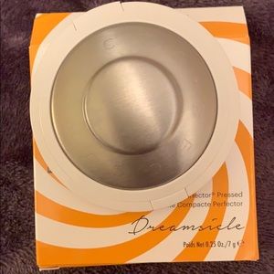 Becca Dreamsicle highlighter🧡